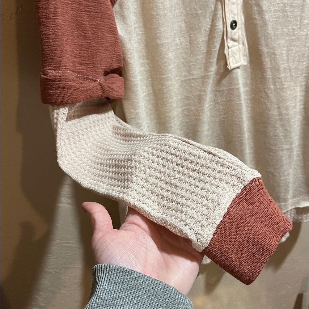 The Buckle Gilded Intent Pieced Thermal Henley Top - Picture 5 of 9